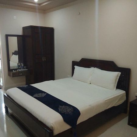 Jnr Grand Hotell Madanapalle Exteriör bild