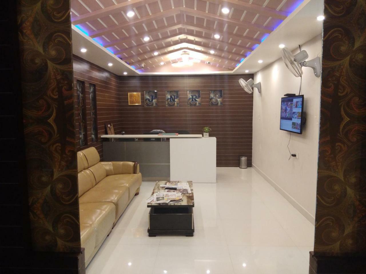 Jnr Grand Hotell Madanapalle Exteriör bild